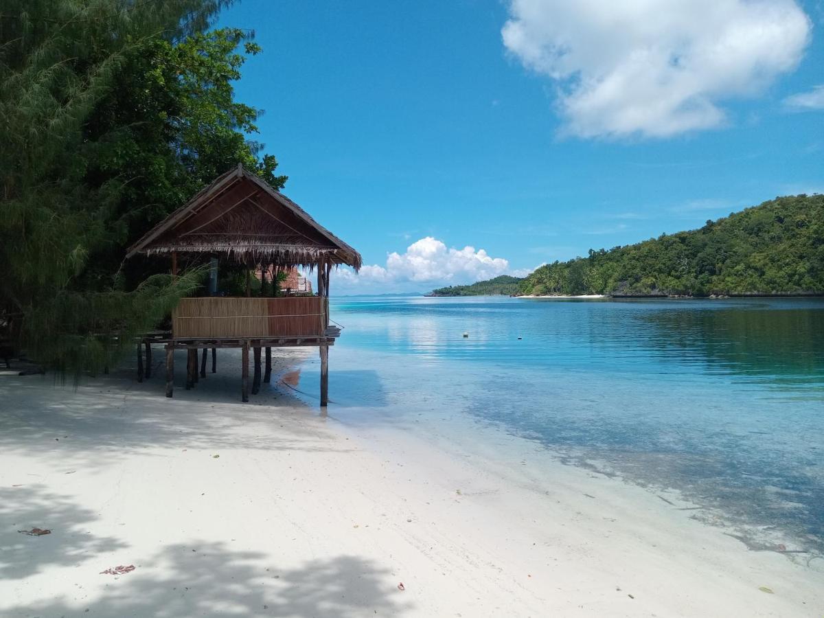 Ambower Homestay Raja Ampat Fam Bagian luar foto