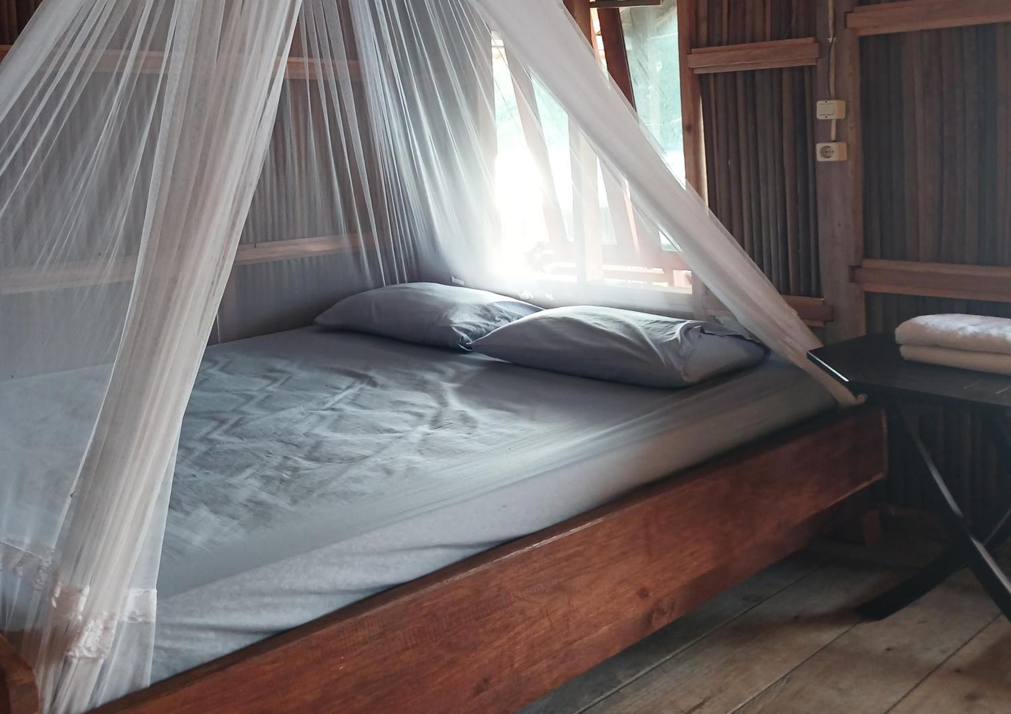 Ambower Homestay Raja Ampat Fam Bagian luar foto