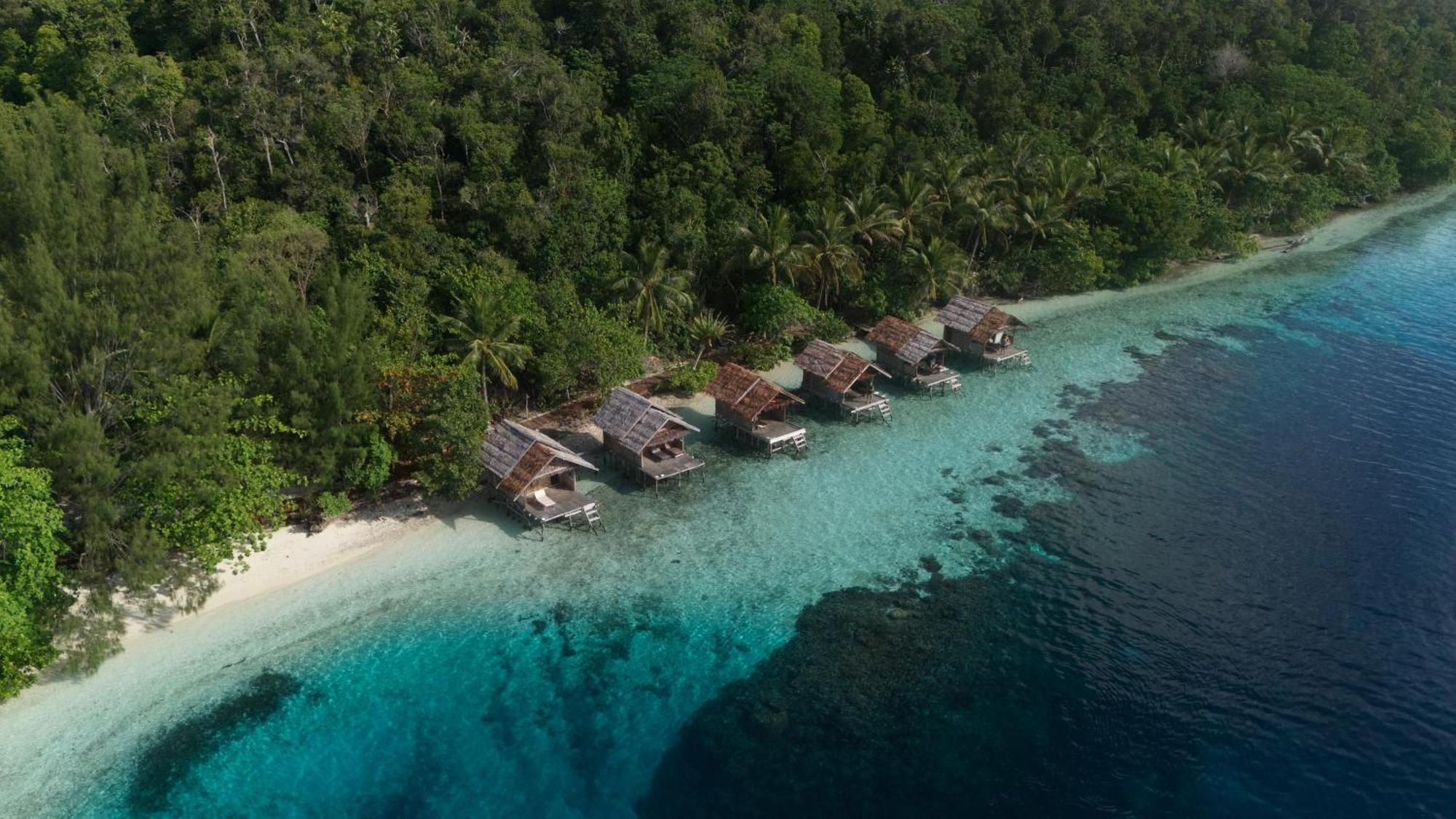 Ambower Homestay Raja Ampat Fam Bagian luar foto