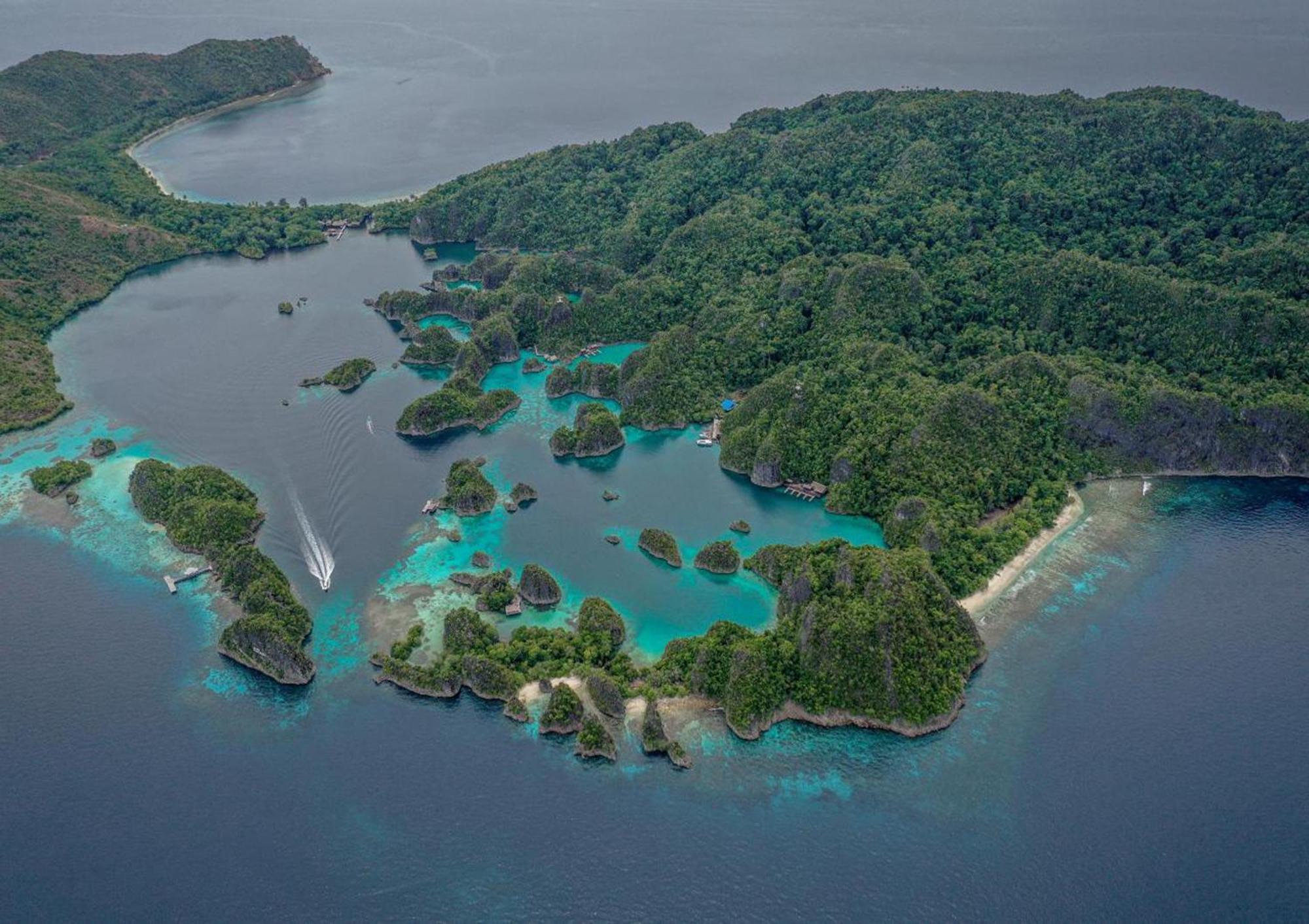 Ambower Homestay Raja Ampat Fam Bagian luar foto
