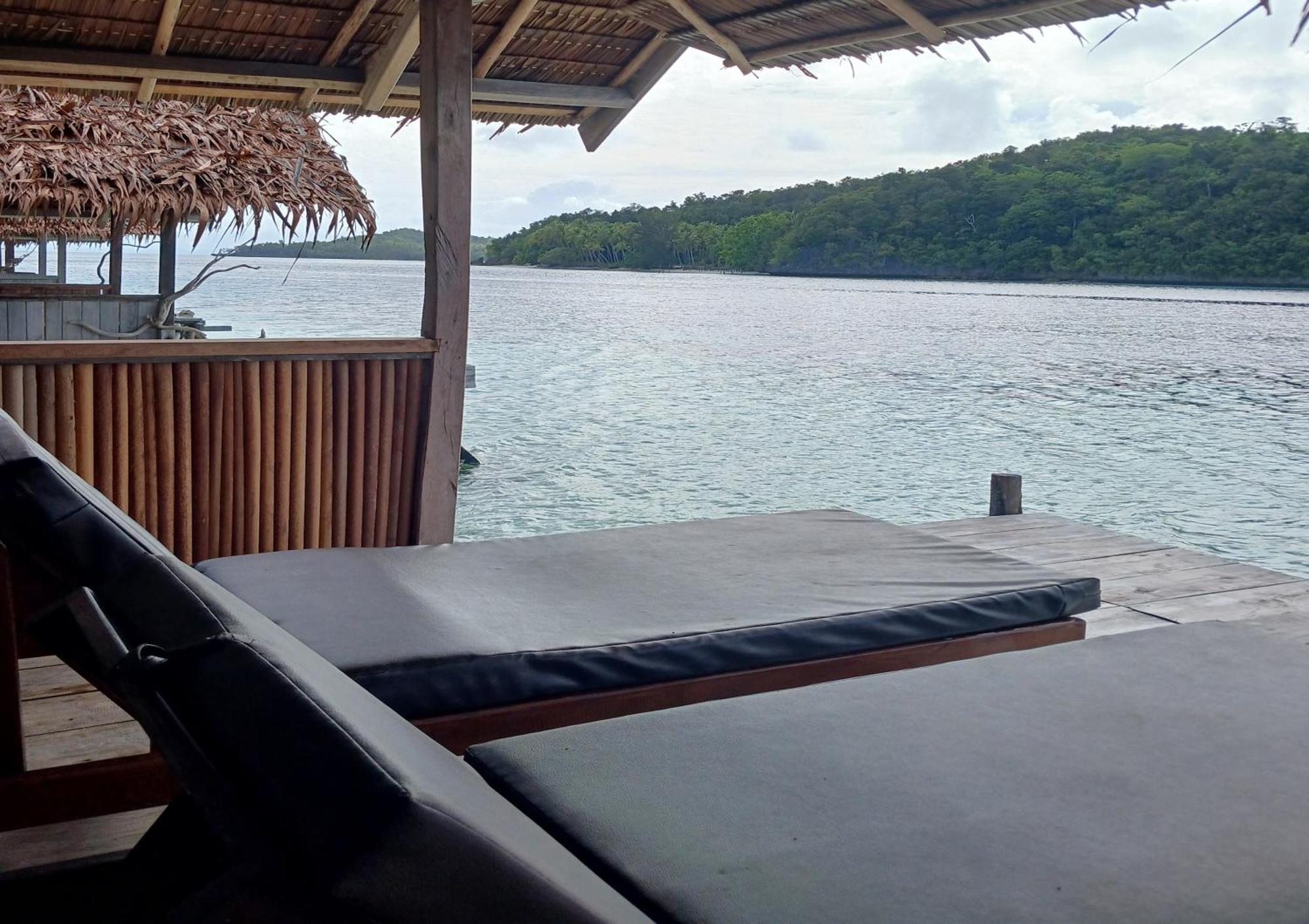 Ambower Homestay Raja Ampat Fam Bagian luar foto