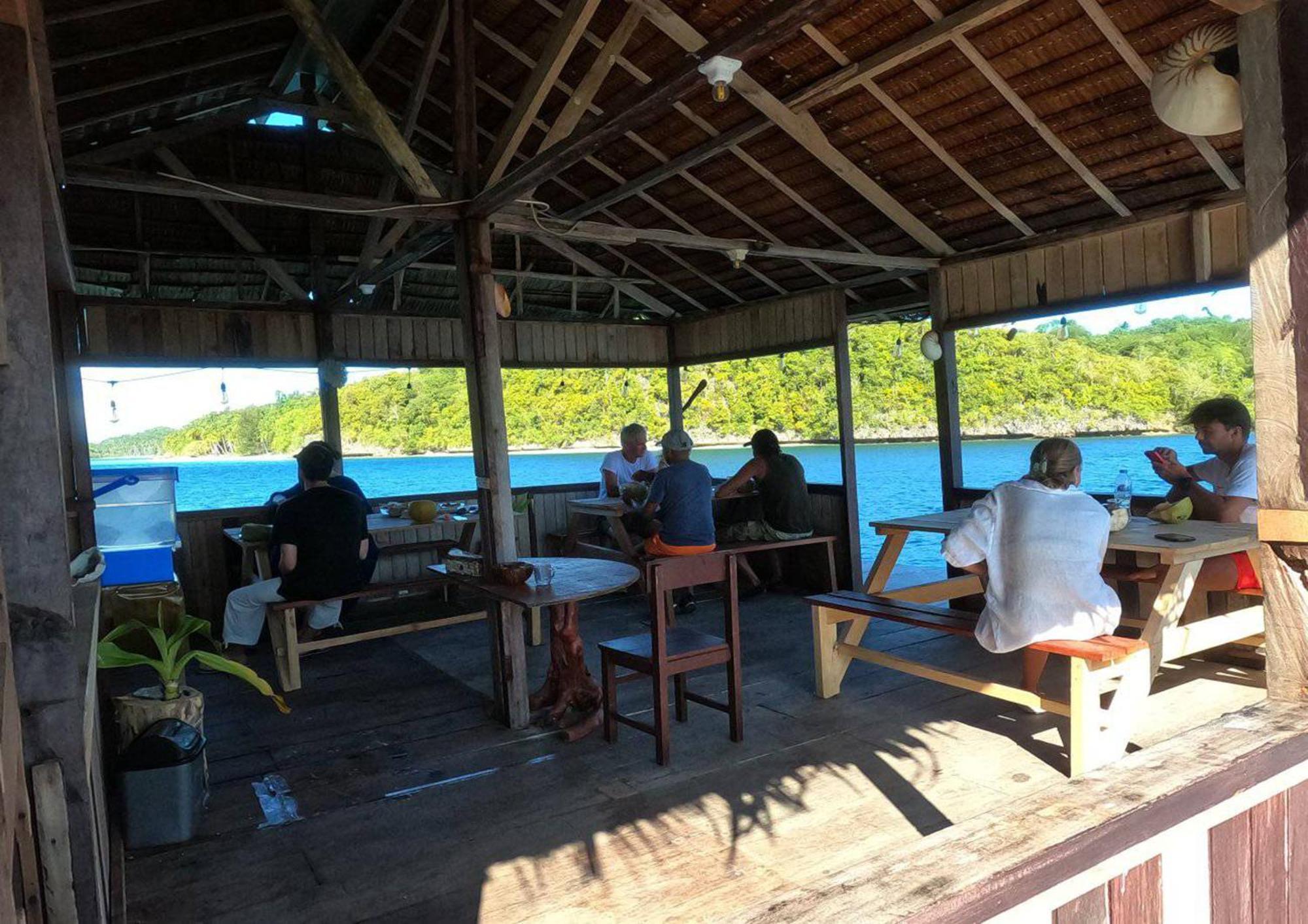 Ambower Homestay Raja Ampat Fam Bagian luar foto